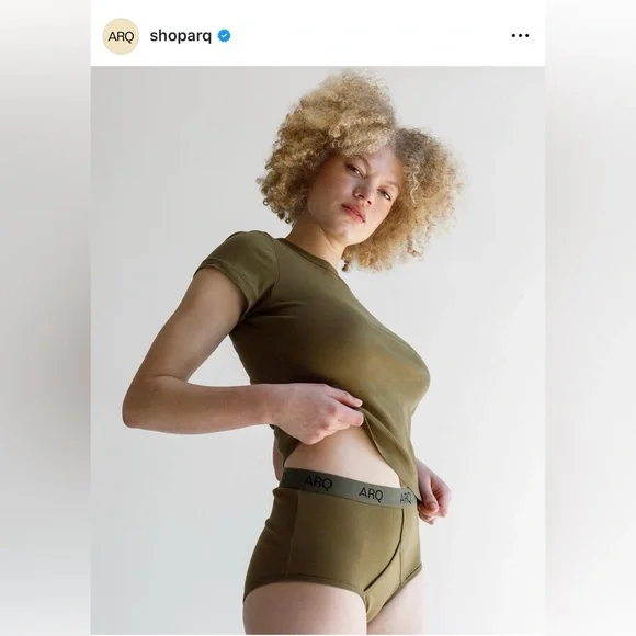 Arq Tee in Black - Picture 4 of 4